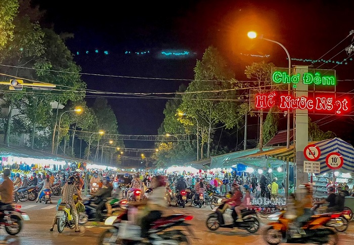 Chợ đêm Hồ Nước Ngọt